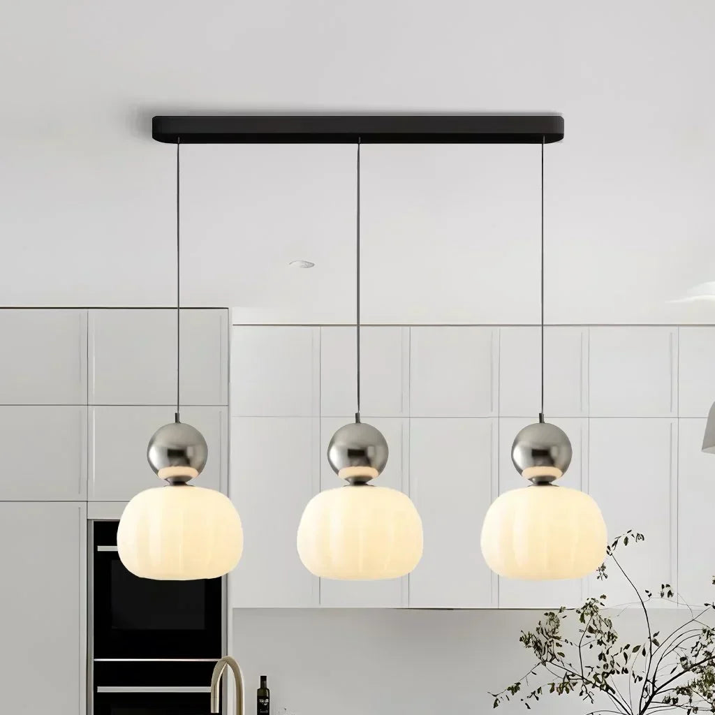 Bolvormige plafondlamp met een vleugje luxe | Hanglamp