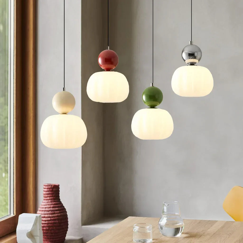 Bolvormige plafondlamp met een vleugje luxe | Hanglamp